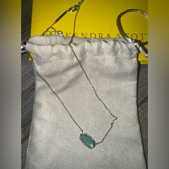 Kendra Scott Green Pendant Necklace NWT - Picture 2 of 2